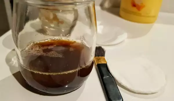 Маска для лица с кофейной гущей