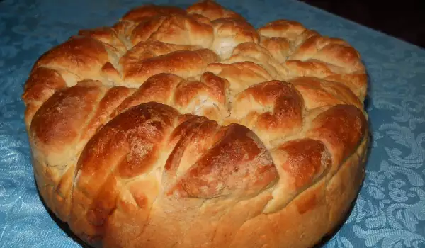 Масляный каравай на дрожжах с брынзой