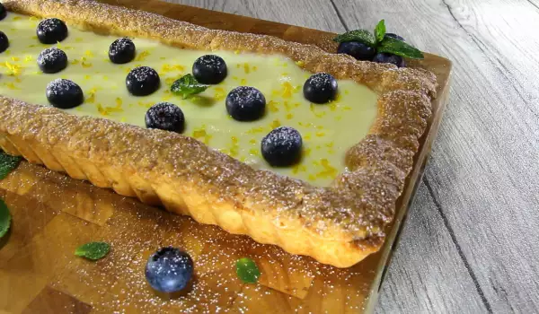 Масляный пай с лимонным кремом и черникой