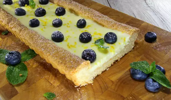 Масляный пай с лимонным кремом и черникой