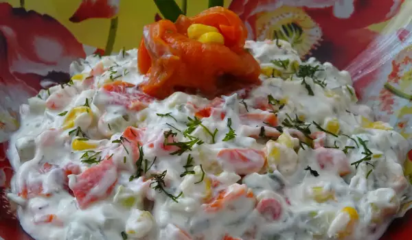Новогодний молочный салат с запеченными перцами