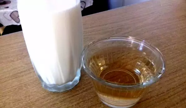 Молоко с яблочным уксусом от запоров