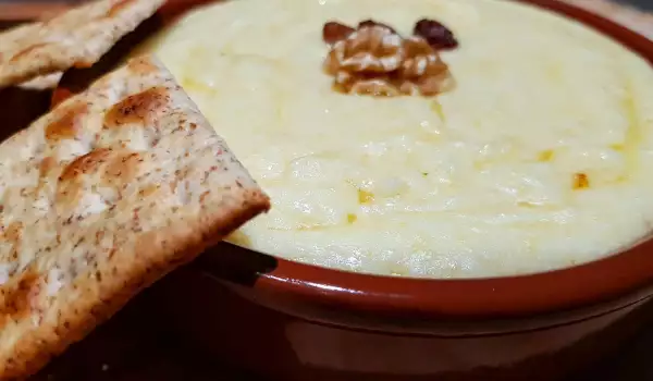 Сырный соус мухлама по-турецки