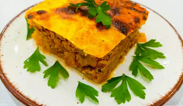 Классическая мусака с картофелем и мясным фаршем