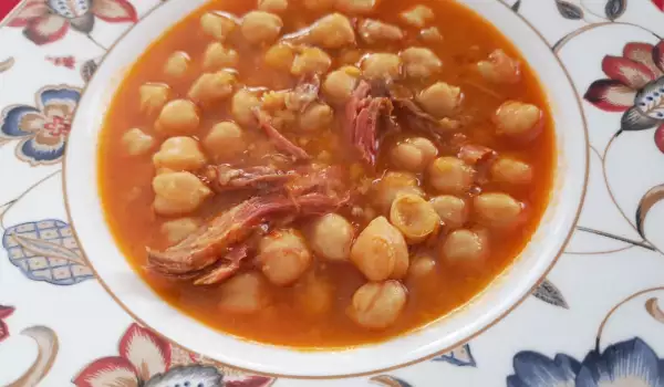 Утиное мясо с нутом