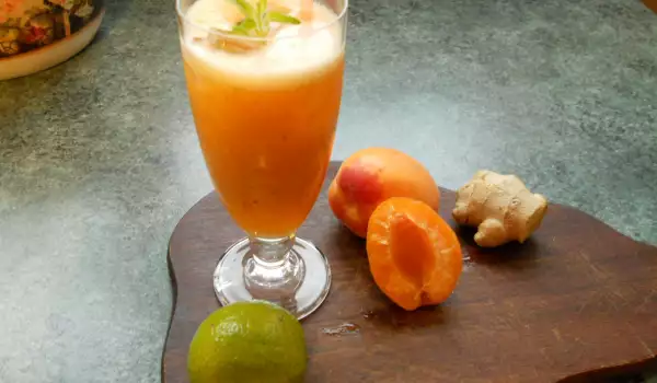 Освежавающий напиток с лаймом и абрикосами