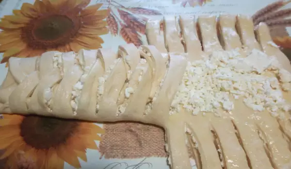 Хлеб плетенка с брынзой