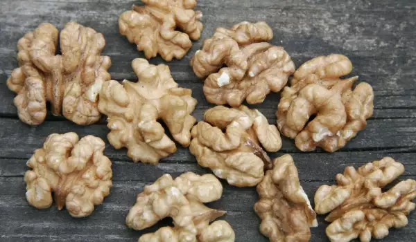 Сколько калорий в грецкий орехах?