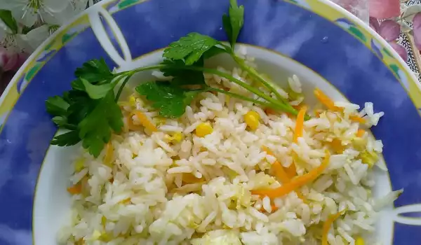 Рис с яйцом и овощами по-китайски