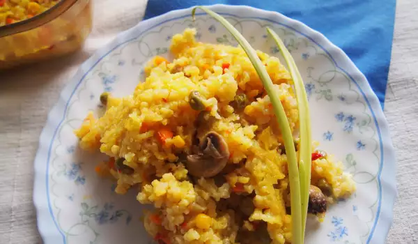 Рис с овощами и куркумой