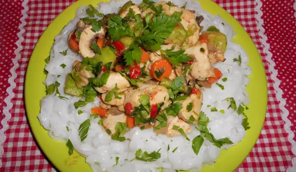 Рисовые спагетти с курицей и овощами