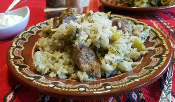 Запеченный рис с луком-пореем и свининой