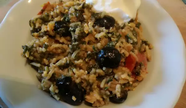 Рис со шпинатом и оливками