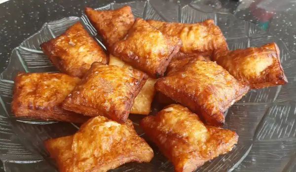 Жареные слойки с начинкой