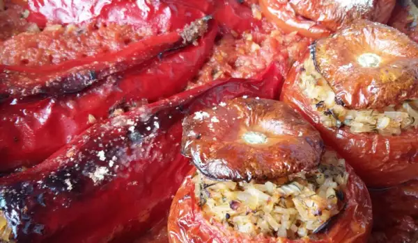 Постные фаршированные помидоры и перцы