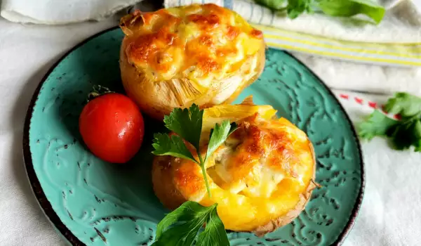 Фаршированный картофель с фаршем в духовке
