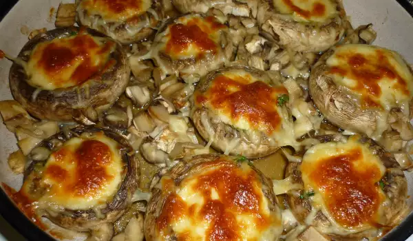 Фаршированные грибы с сыром