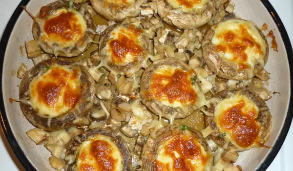 Фаршированные грибы с сыром