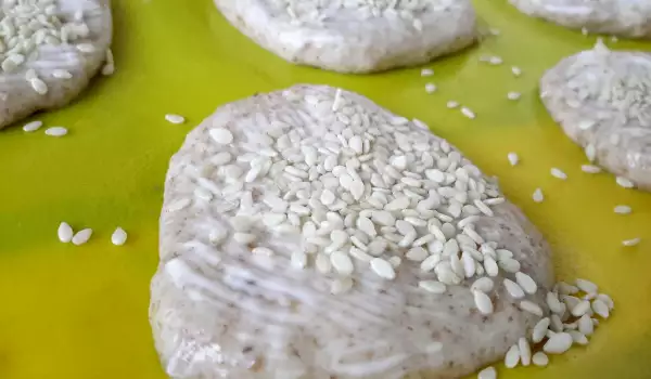 Соленое печенье с цельнозерновой мукой и кунжутом