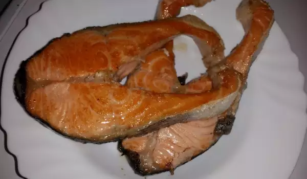 Жареные стейки из лосося