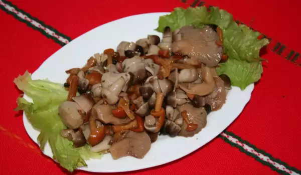 Жареные грибы со сливочным маслом, розмарином и тимьяном