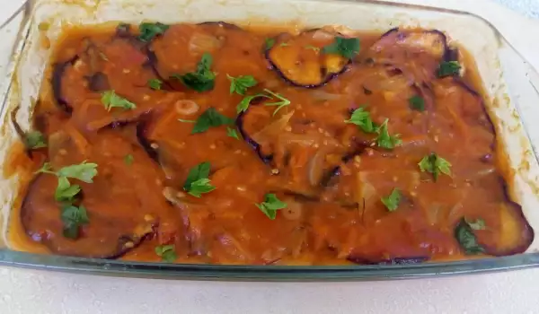 Баклажан с томатным соусом в духовке