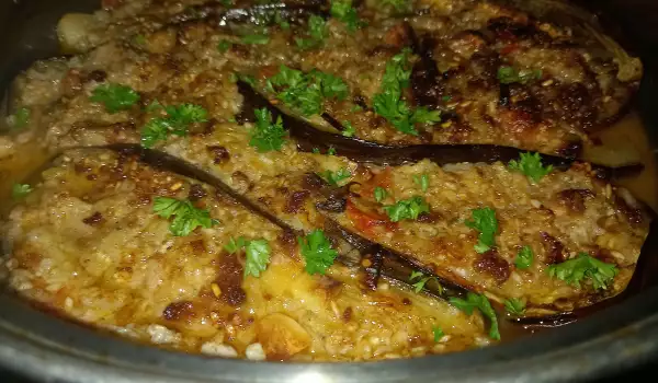 Баклажаны с мясным фаршем и рисом в духовке