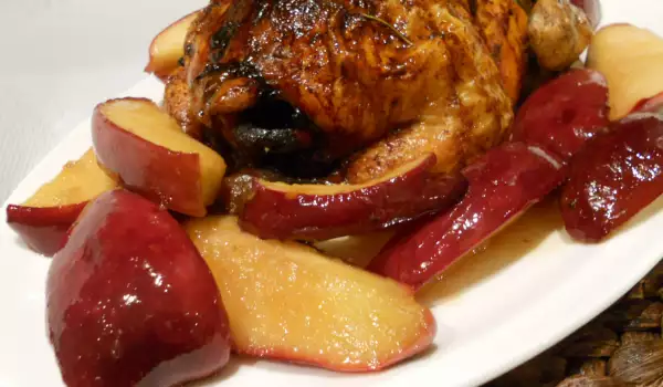 Запеченная индейка (курица) с каштанами и яблоками