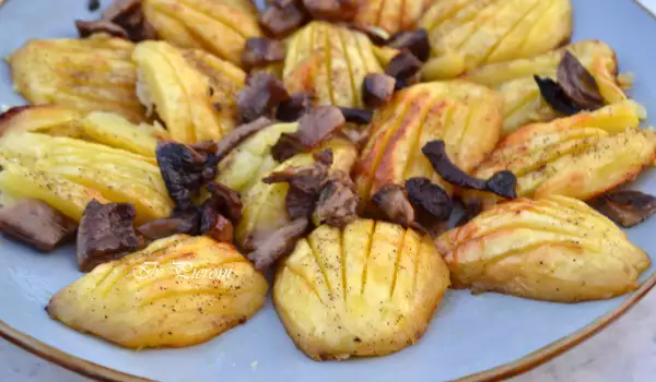 Запеченный картофель с грибами в духовке