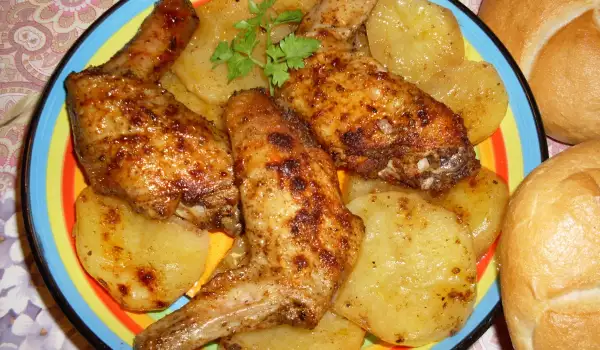 Куриные крылышки с картошкой в духовке