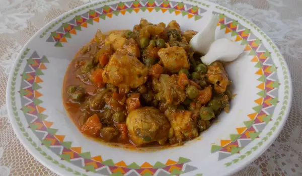 Рагу из куриного филе с горохом и морковью