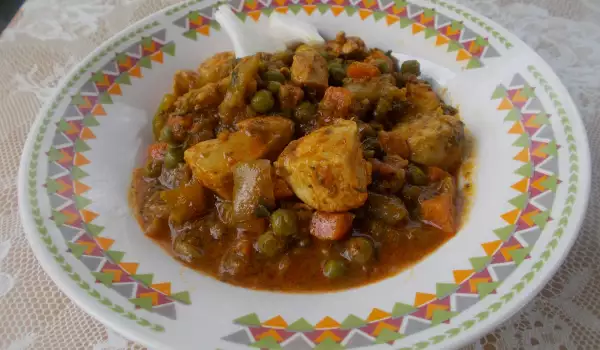 Рагу из куриного филе с горохом и морковью