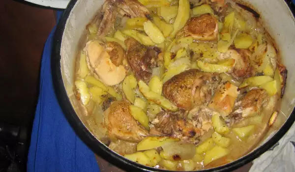 Запеченный цыпленок с картофелем в духовке