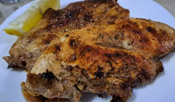 Маринованное куриное филе на сковороде