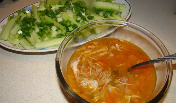 Куриный суп с помидорами и лапшой