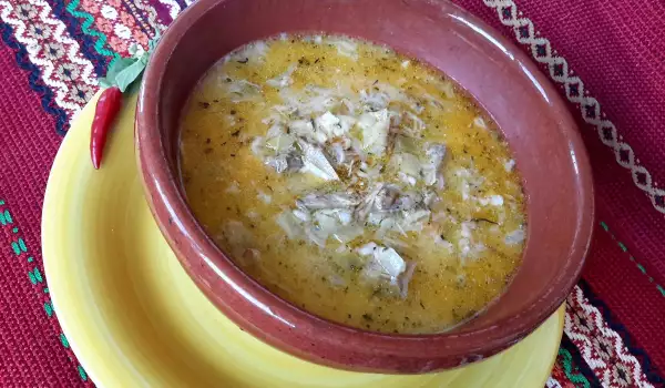 Куриный суп с яйцом и сметаной