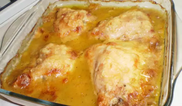 Куриные ножки в аппетитном луково-сырном соусе