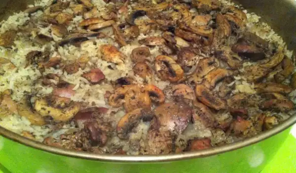 Куриная печень с рисом в духовке