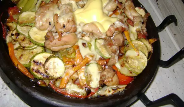Куриное филе на сковороде садж с овощами