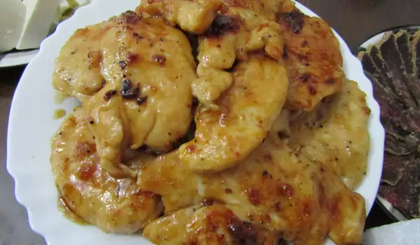 Куриное филе на сковороде с медом
