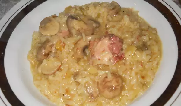 Куриное мясо с рисом и грибами