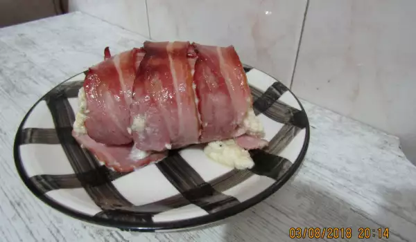 Куриный рулет в беконе
