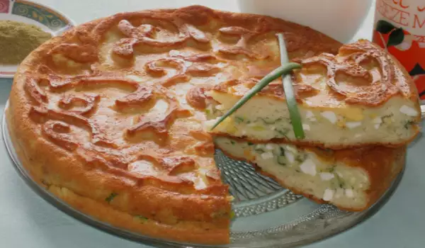 Пирог с брынзой, яйцами и зеленым луком