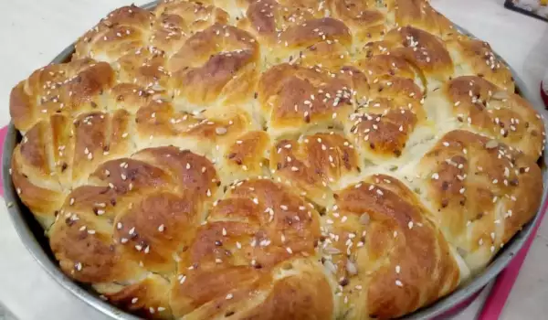 Пышный каравай на кислом молоке и дрожжах