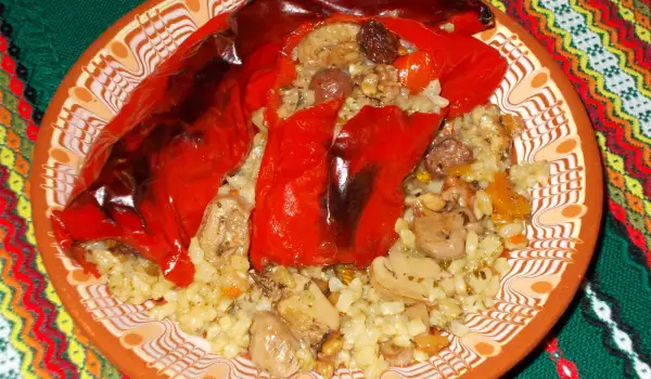 Постные фаршированные перцы с рисом, грибами и грецкими орехами