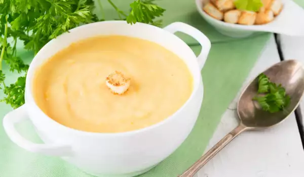 Крем-суп с картофелем и крутонами