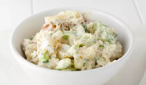 Салат с картошкой, капустой и майонезом