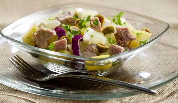 Картофельный салат с тунцом и горчицей