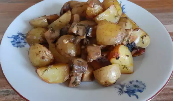 Молодой картофель запеченный с грибами