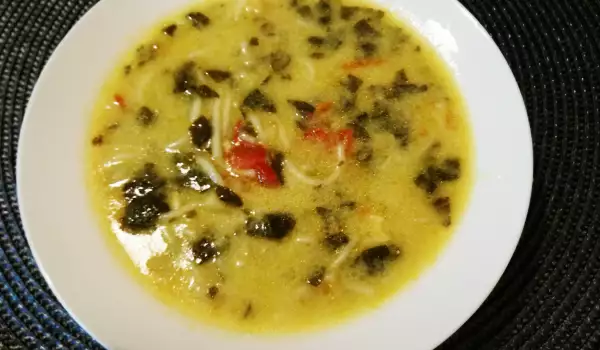 Суп из шпината с вермишелью и картофелем
